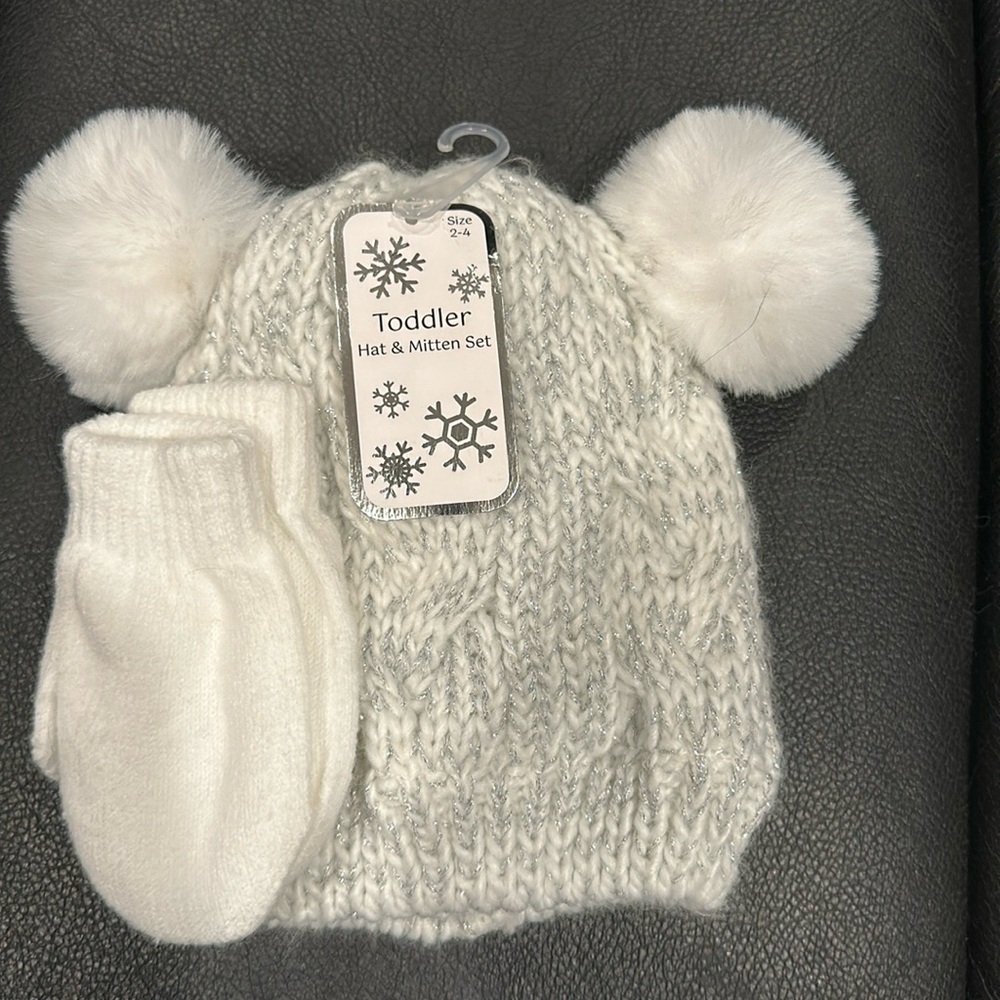 Brand new hat and gloves set